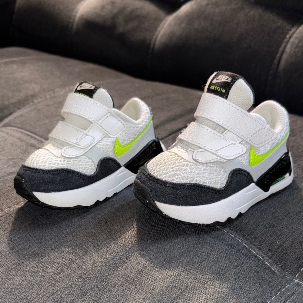 Nike Air Max SYSTM With Strap Closure for Easy On And Off